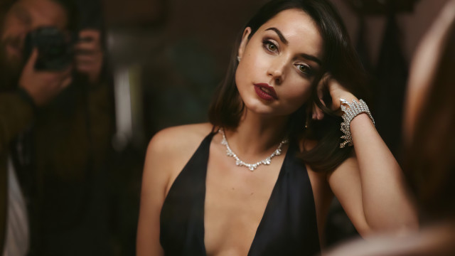 Black dress mirror selfie jewelry free wallpaper for desktop - medium preview image