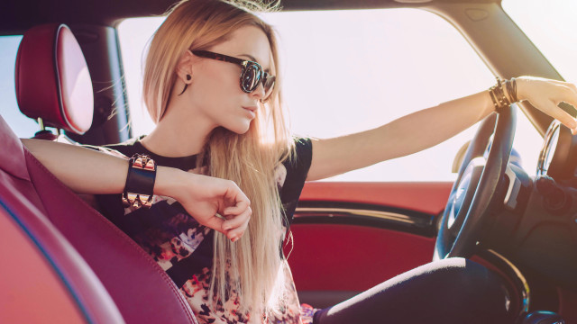 Woman driving car sunglasses fashion free wallpaper for desktop - medium preview image
