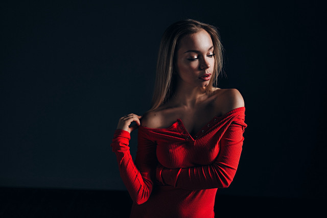 Red dress woman portrait blonde free wallpaper for desktop - medium preview image