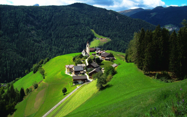 Green hillside house mountain trees free wallpaper for desktop - medium preview image