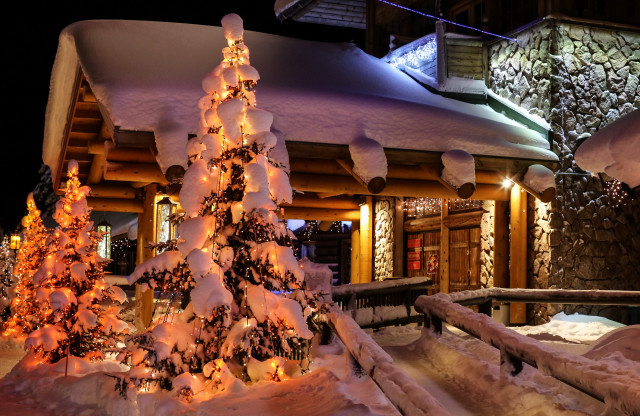 Christmas tree snow lights evgeny free wallpaper for desktop - medium preview image