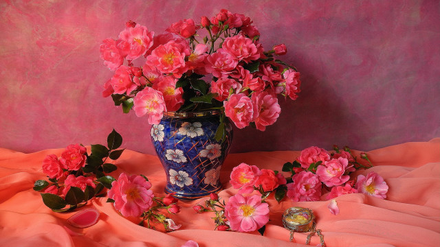 Vase flowers pink cloth ring free wallpaper for desktop - medium preview image