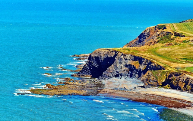 Golf course coast cliff panorama free wallpaper for desktop - medium preview image