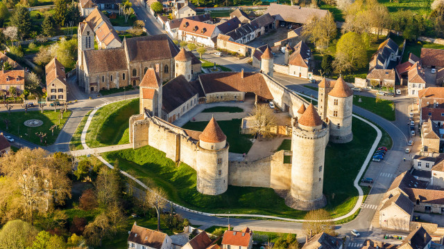Castle urban tiltshift aerial park free wallpaper for desktop - medium preview image
