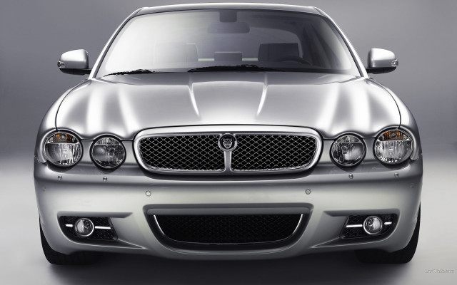 Silver car studio photo gradient free wallpaper for desktop - medium preview image