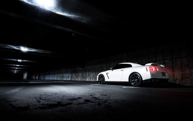 White sports car tunnel lit free wallpaper for desktop - medium preview image