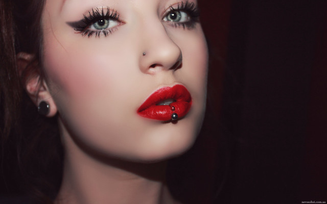 Woman red lipstick black eyeliner free wallpaper for desktop - medium preview image