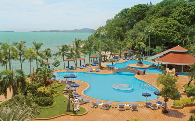 Resort pool beach chairs umbrella free wallpaper for desktop - medium preview image