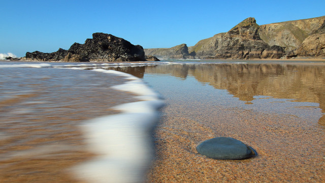 Beach rock wave mountains sky free wallpaper for desktop - medium preview image