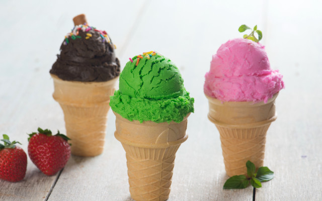 Ice cream cones strawberries berry free wallpaper for desktop - medium preview image