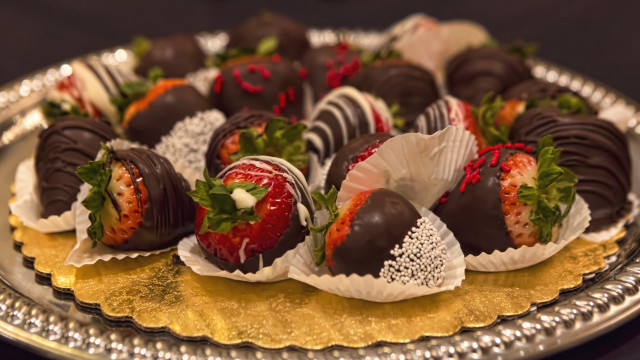 Chocolate strawberries rococo food photography free wallpaper for desktop - medium preview image