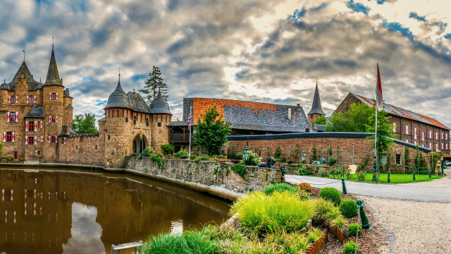 Castle pond clouds medieval architecture free wallpaper for desktop - medium preview image