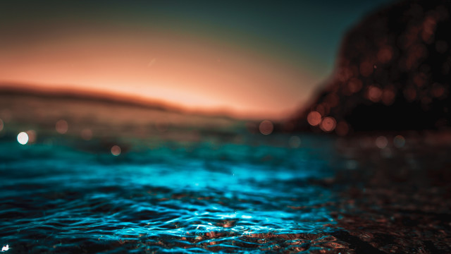 Blurry water sunset rock bioluminescence free wallpaper for desktop - medium preview image