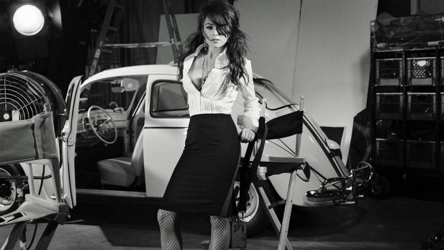 Woman car garage moon black free wallpaper for desktop - medium preview image