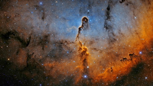 Large star cluster space telescope free wallpaper for desktop - medium preview image