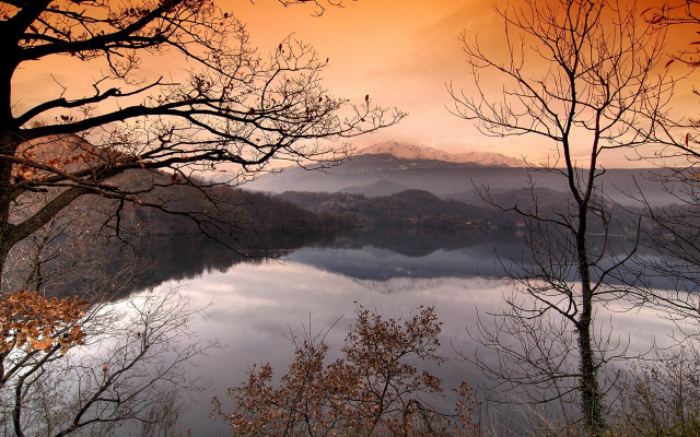 Lake mountains autumn fall foliage free wallpaper for desktop - medium preview image