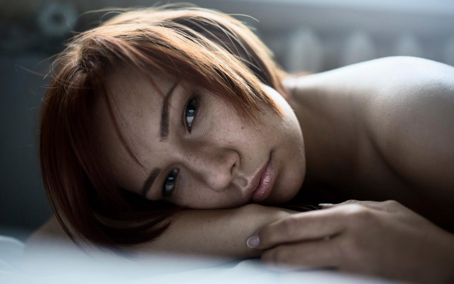 Woman bed freckles blue eyes free wallpaper for desktop - medium preview image