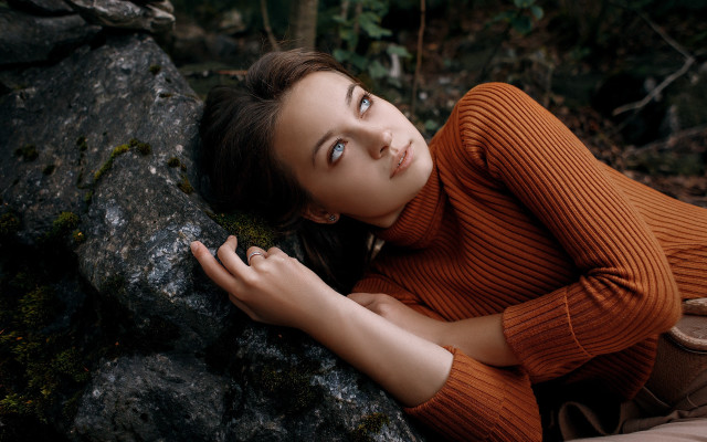 Woman leaning rock forest aurora free wallpaper for desktop - medium preview image