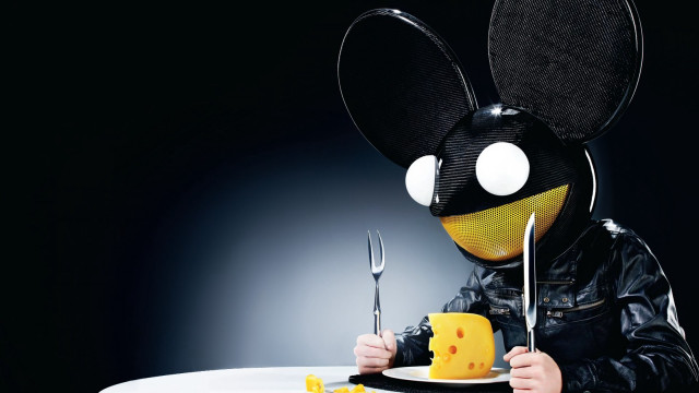 Mouse mask eating cheese fork free wallpaper for desktop - medium preview image