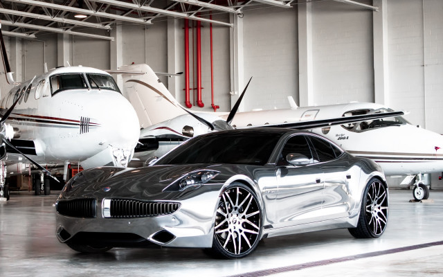 Silver sports car garage jet free wallpaper for desktop - medium preview image