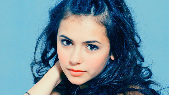 Woman long hair bracelet pose free wallpaper for desktop - medium preview image