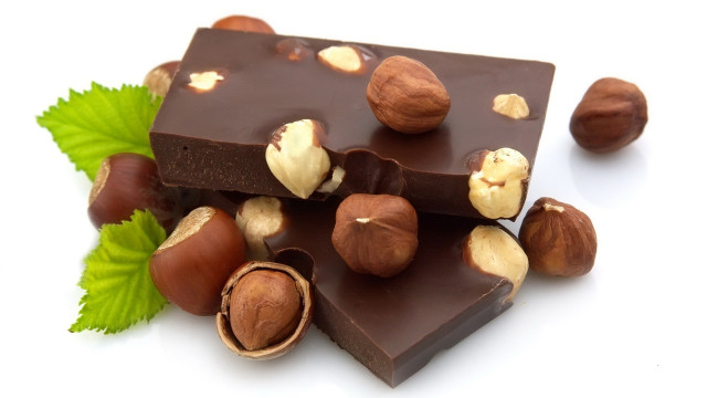Chocolate nuts leaf 3d render free wallpaper for desktop - medium preview image
