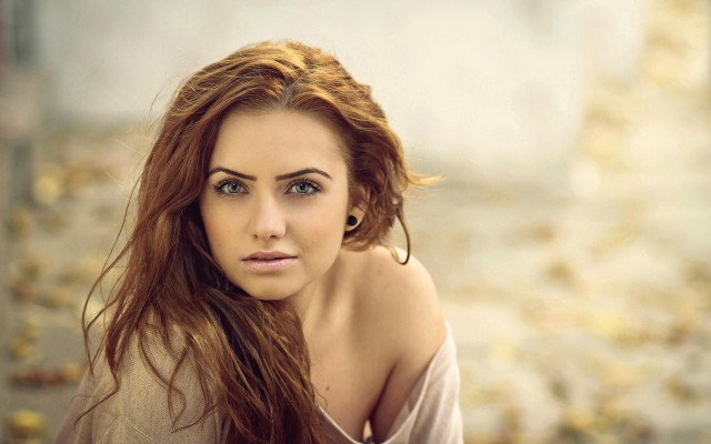 Woman longhair white shirt gold free wallpaper for desktop - medium preview image