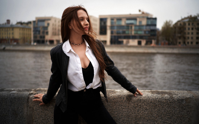 Elina karimova suit woman portrait free wallpaper for desktop - medium preview image