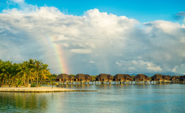 Rainbow beach resort cloudy sky free wallpaper for desktop - medium preview image