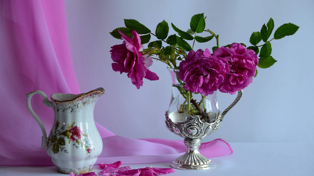 Vase flowers silver pink roses free wallpaper for desktop - medium preview image