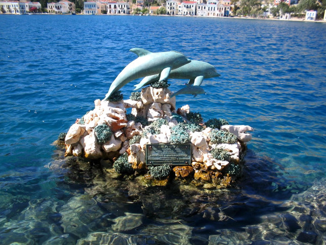 Dolphin statue rock water beach free wallpaper for desktop - medium preview image