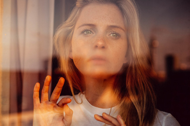 Woman hand gesture city reflection free wallpaper for desktop - medium preview image