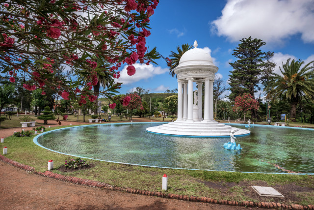 White monument park trees flowers free wallpaper for desktop - medium preview image