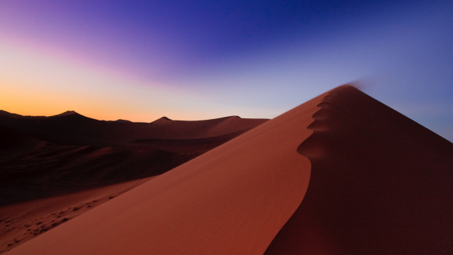 Desert tall dune blue sky free wallpaper for desktop - medium preview image