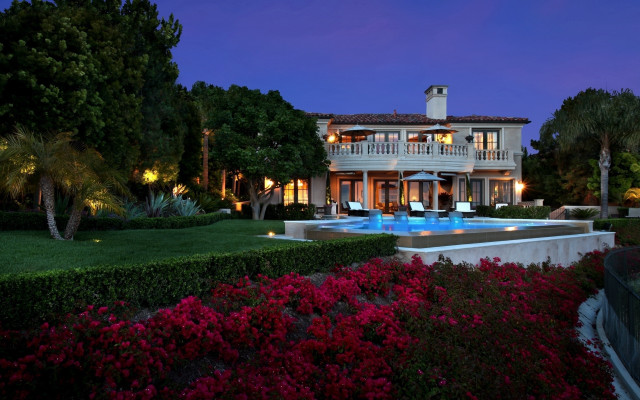 Luxury house pool autumn night free wallpaper for desktop - medium preview image