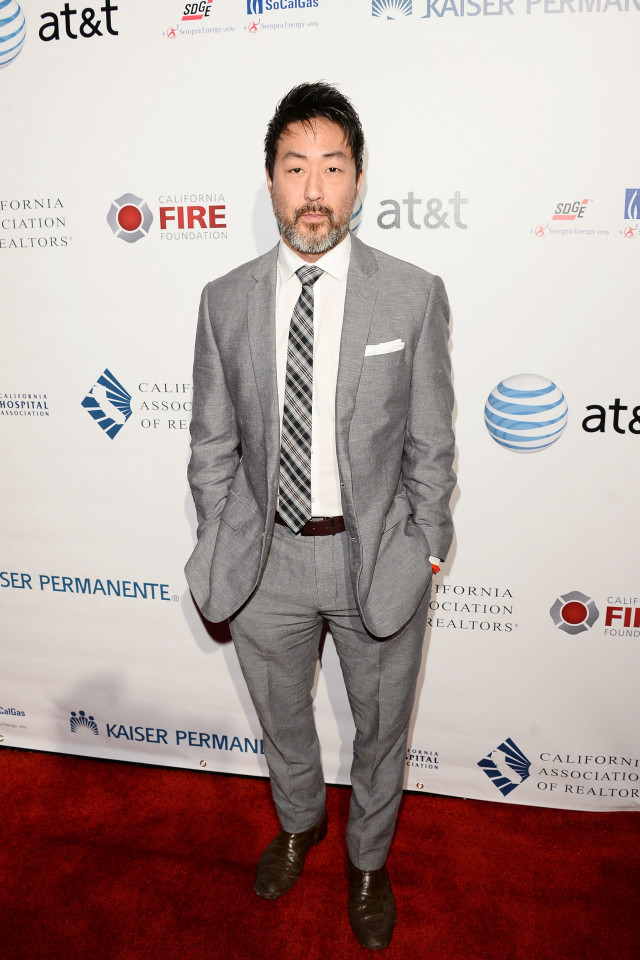 Man suit tie redcarpet gala free wallpaper for mobile - medium preview image