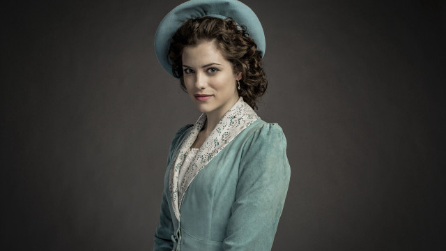 Woman blue dress hat portrait free wallpaper for desktop - medium preview image