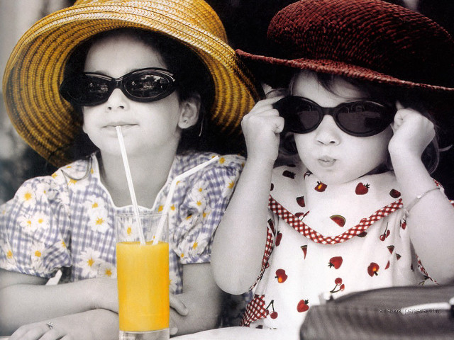 Little girls hats sunglasses table free wallpaper for desktop - medium preview image