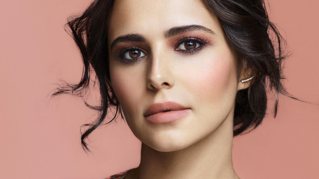 Aisyia pink background photorealistic portrait free wallpaper for desktop - medium preview image