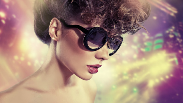 Woman sunglasses holography city fashion free wallpaper for desktop - medium preview image