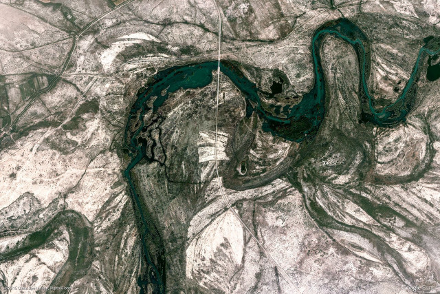 River rocky green snake black free wallpaper for desktop - medium preview image