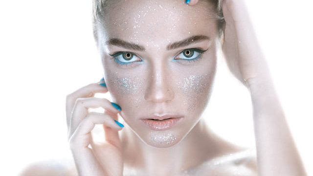 Blue eyes white makeup holography free wallpaper for desktop - medium preview image