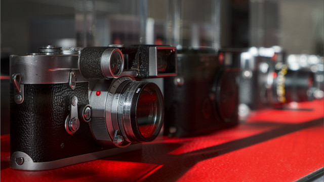 Cameras red table mirror photorealism free wallpaper for desktop - medium preview image