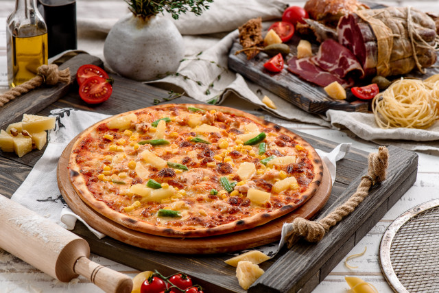 Pizza pineapple toppings wooden board free wallpaper for desktop - medium preview image