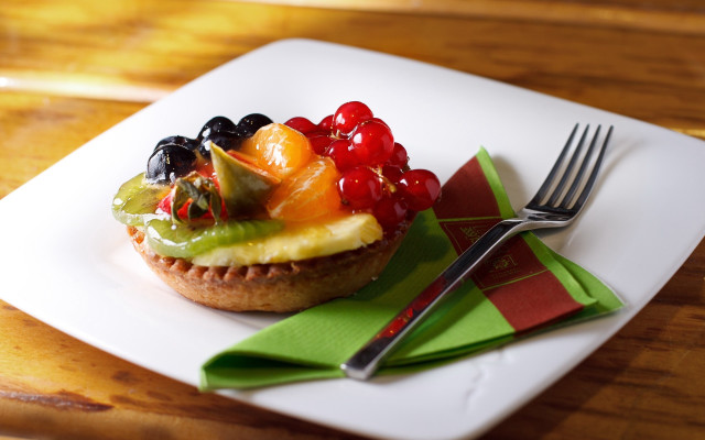 Pastry fruit plate fork napkin free wallpaper for desktop - medium preview image