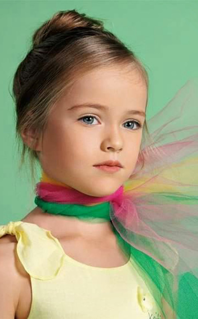 Little girl green yellow dress free wallpaper for mobile - medium preview image