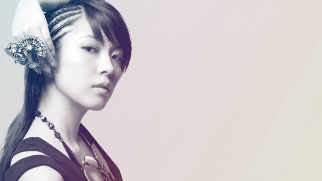 Woman necklace hair comb serious free wallpaper for desktop - medium preview image