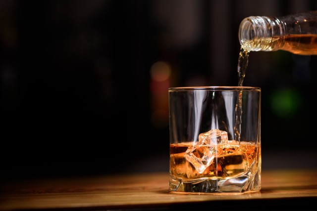 Whiskey pour ice glass table free wallpaper for desktop - medium preview image