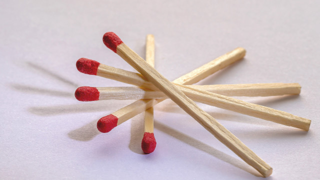 Matches sticks red tips white free wallpaper for desktop - medium preview image
