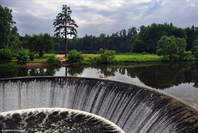 Waterfall lake forest pond nature free wallpaper for desktop - medium preview image